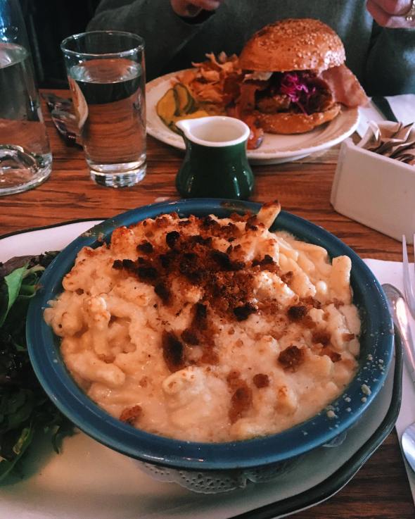 28504550_10155850774530339_1507730776_o